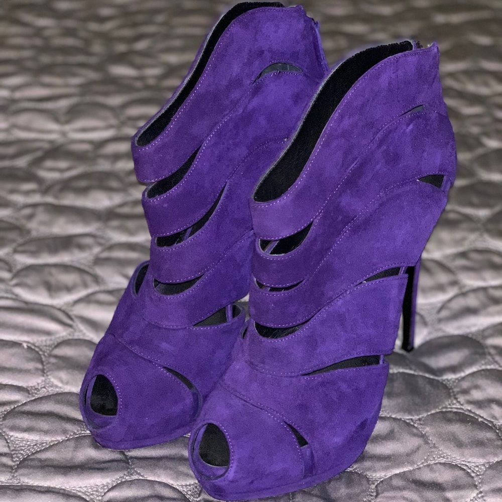 Giuseppe Zanotti cutout ankle booties! Brand New!